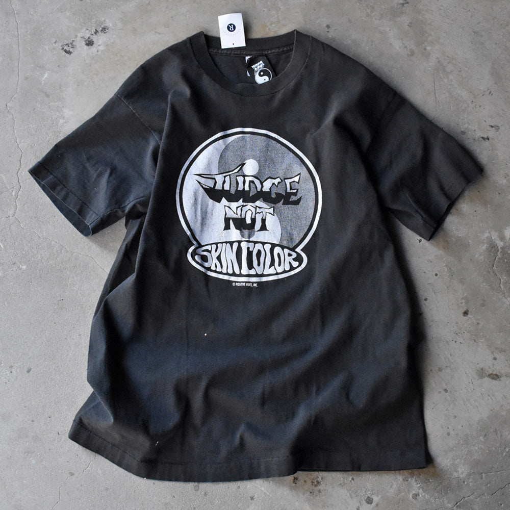 90's “JUDGE NOT SKINCOLOR” YIN AND YANG メッセージ Tシャツ