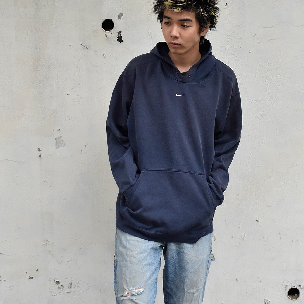 Y2K NIKE “center small swoosh“ パーカー 250901H