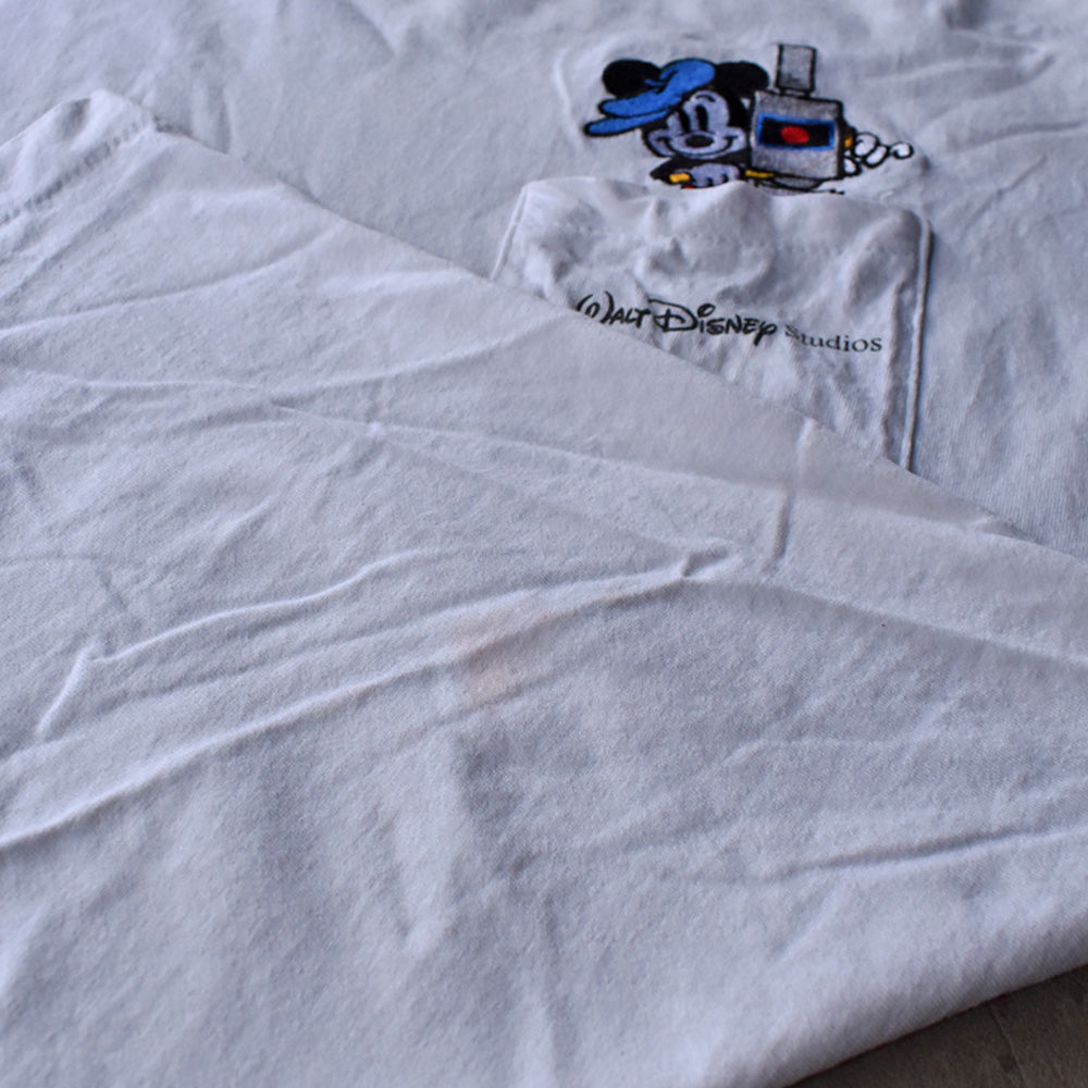 90's Disney/ディズニー “The Walt Disney Studios” ミッキー刺繍 ポケットTシャツ 230620
