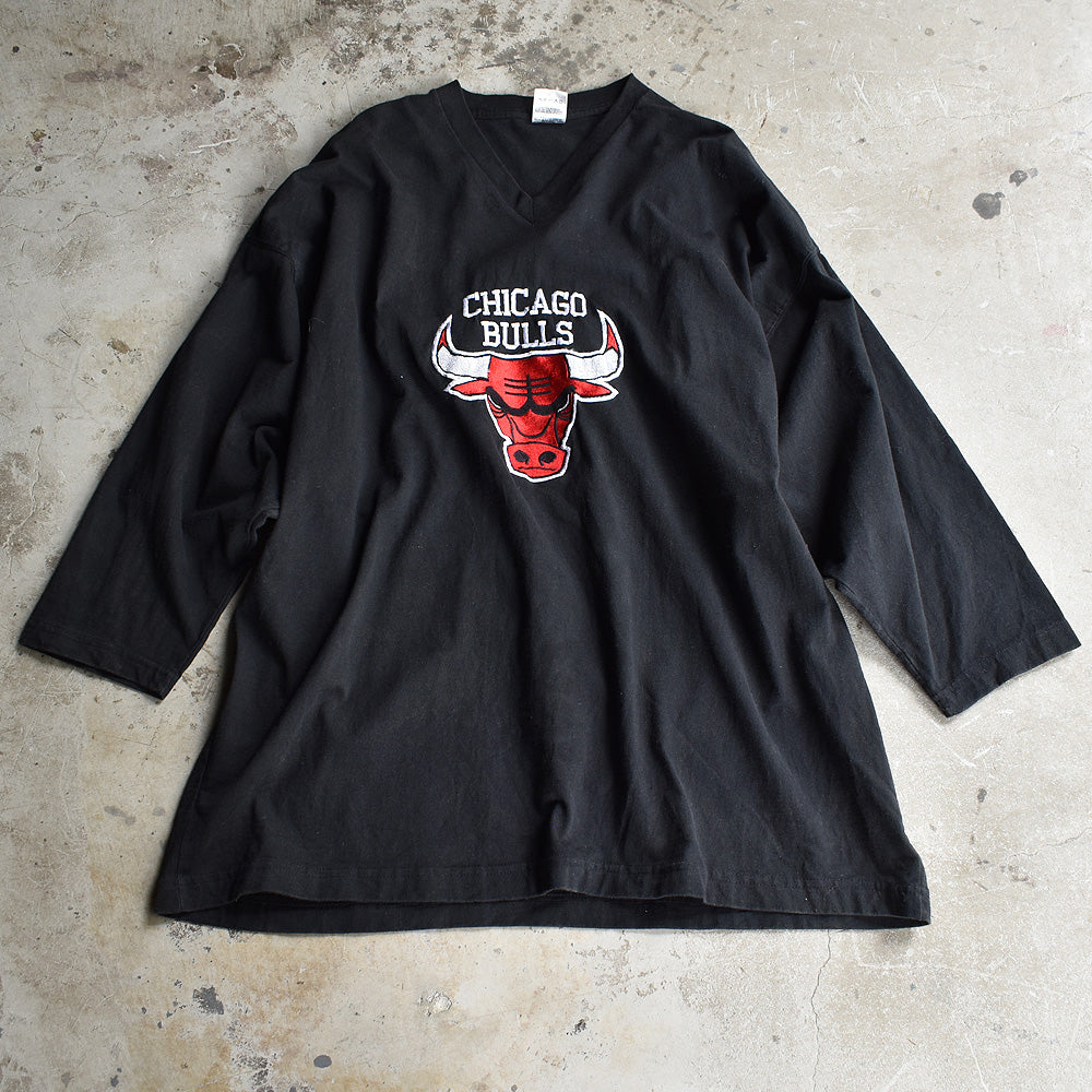 90's デッドストック! NBA Chicago Bulls/シカゴ・ブルズ Vネック ロンT USA製 230823