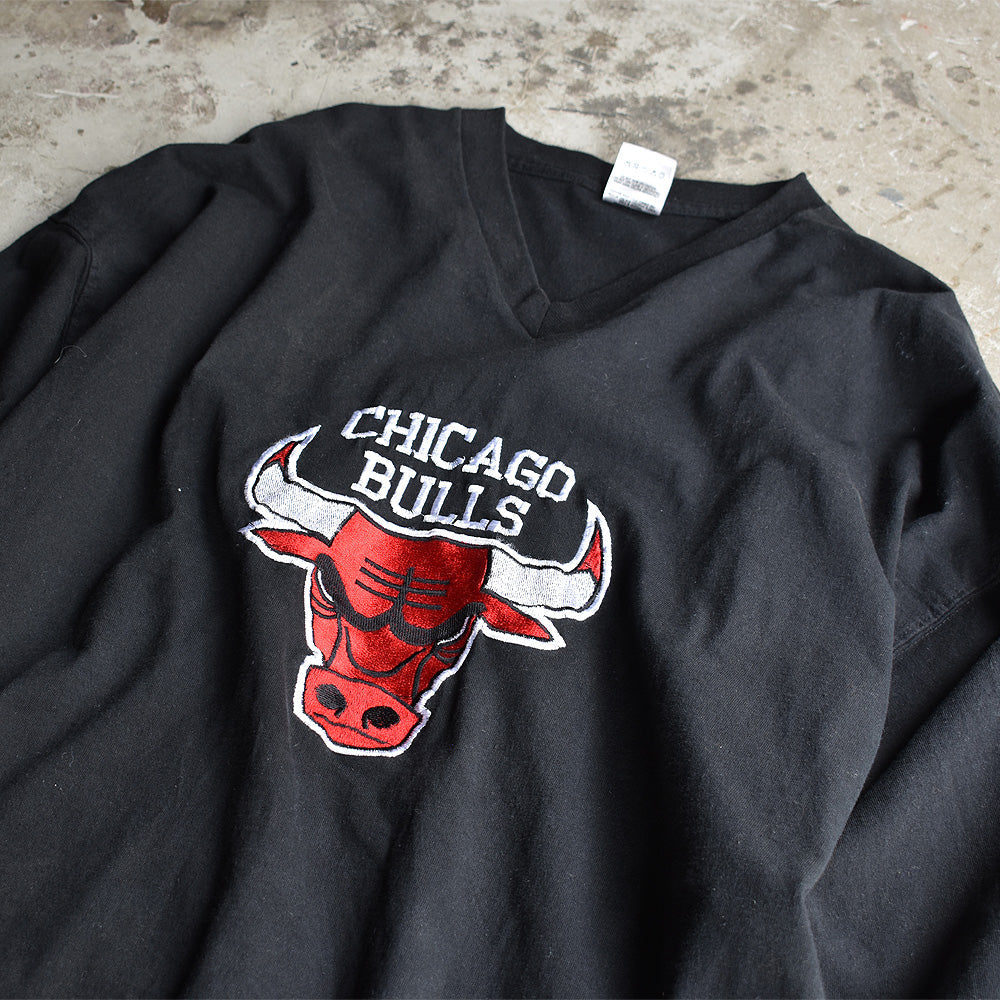 90's　デッドストック！ NBA Chicago Bulls/シカゴ・ブルズ Vネック ロンT　USA製　230823