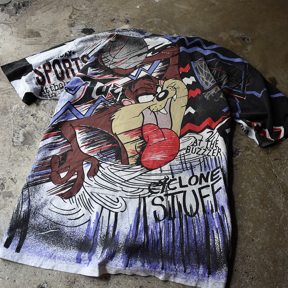 90's AOP! Looney Tunes “タズマニアンデビル” バスケットボール 海外アニメ キャラ Tシャツ 250825H