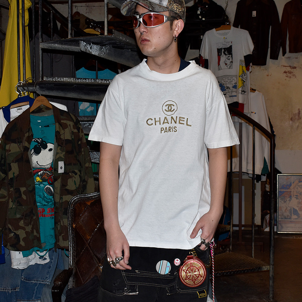 90's ブートレグ “CHANEL“ 刺繍 Tシャツ USA製 250401H
