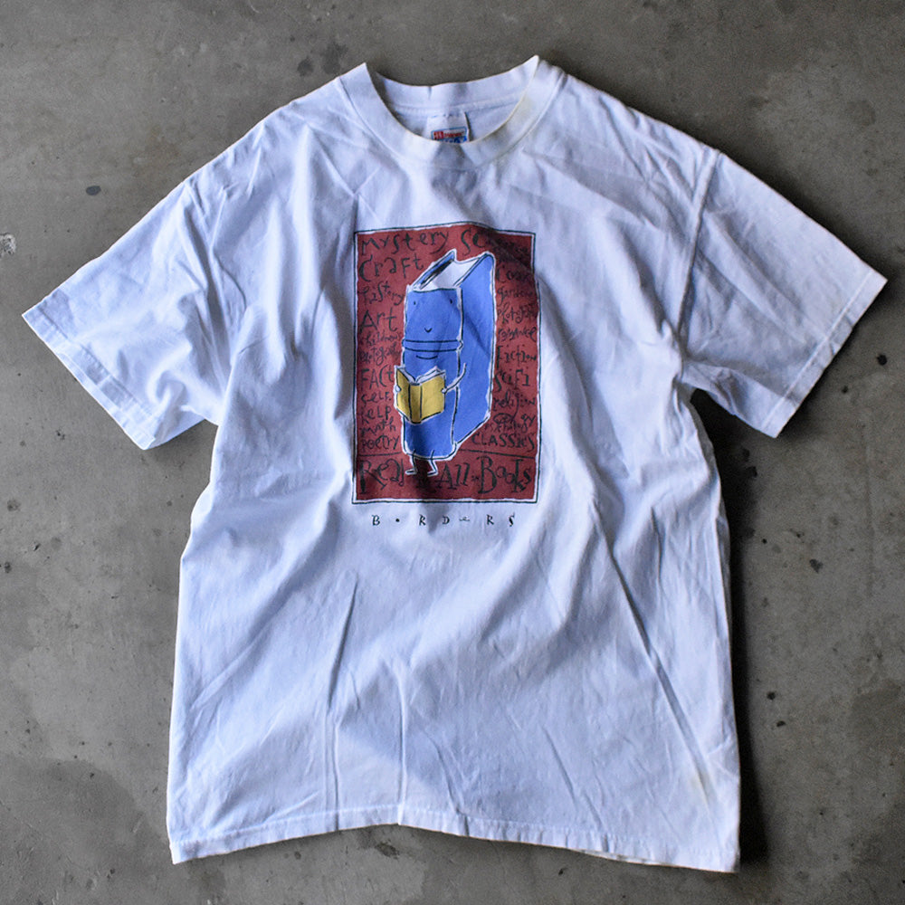 “Read it all in books / BORDERS” 本 アートTシャツ 240529