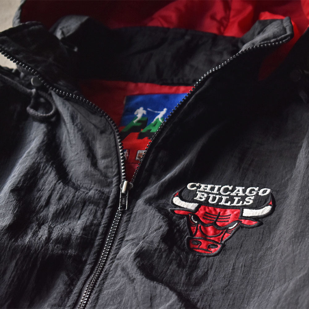 90’s FANS GEAR “NBA Chicago Bulls” 中綿入り ナイロンプルオーバー 240222