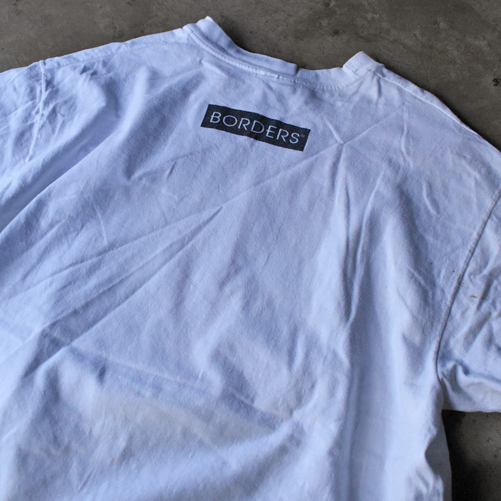 “Read it all in books / BORDERS” 本 アートTシャツ 240529