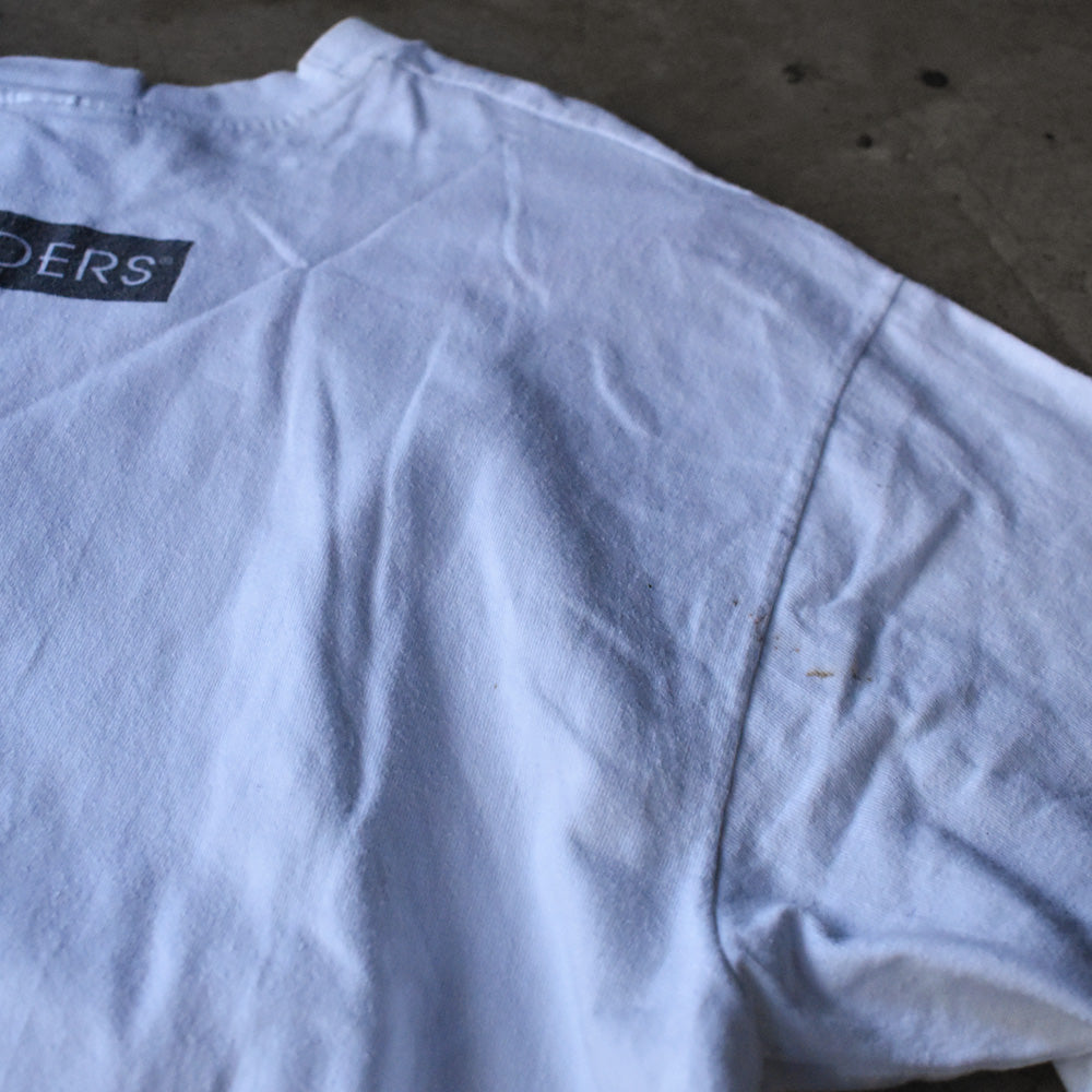 “Read it all in books / BORDERS” 本 アートTシャツ 240529