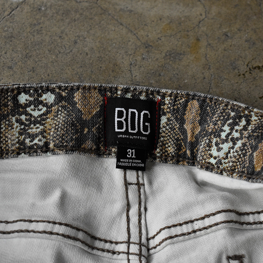 BDG Urban Outfitters スネーク柄 ストレッチ フレアパンツ 250510H