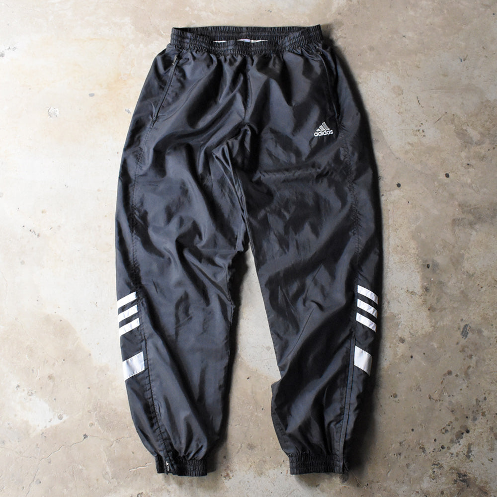 adidas ナイロントラックパンツ 250410