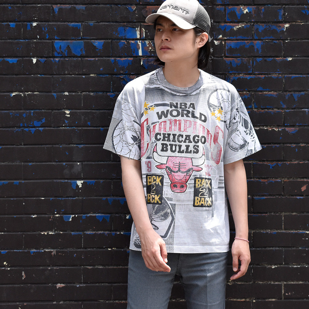 90's “NBA Chicago Bulls / 91-92 Champions" AOP! Tシャツ 240523H