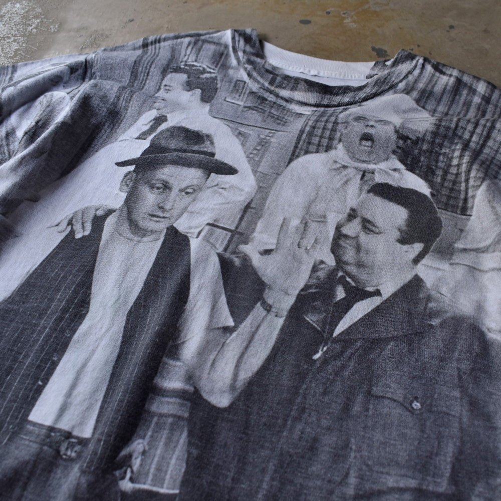 The Honeymooners/ハネムーナーズ シットコム AOP Tシャツ 230503