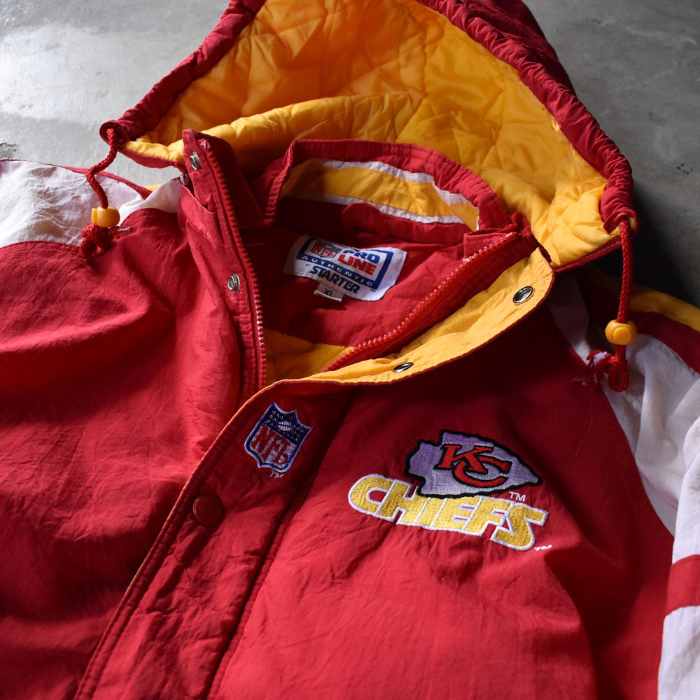 90's STARTER “NFL Kansas City Chiefs” 中綿入り フード ナイロンジャケット 240116