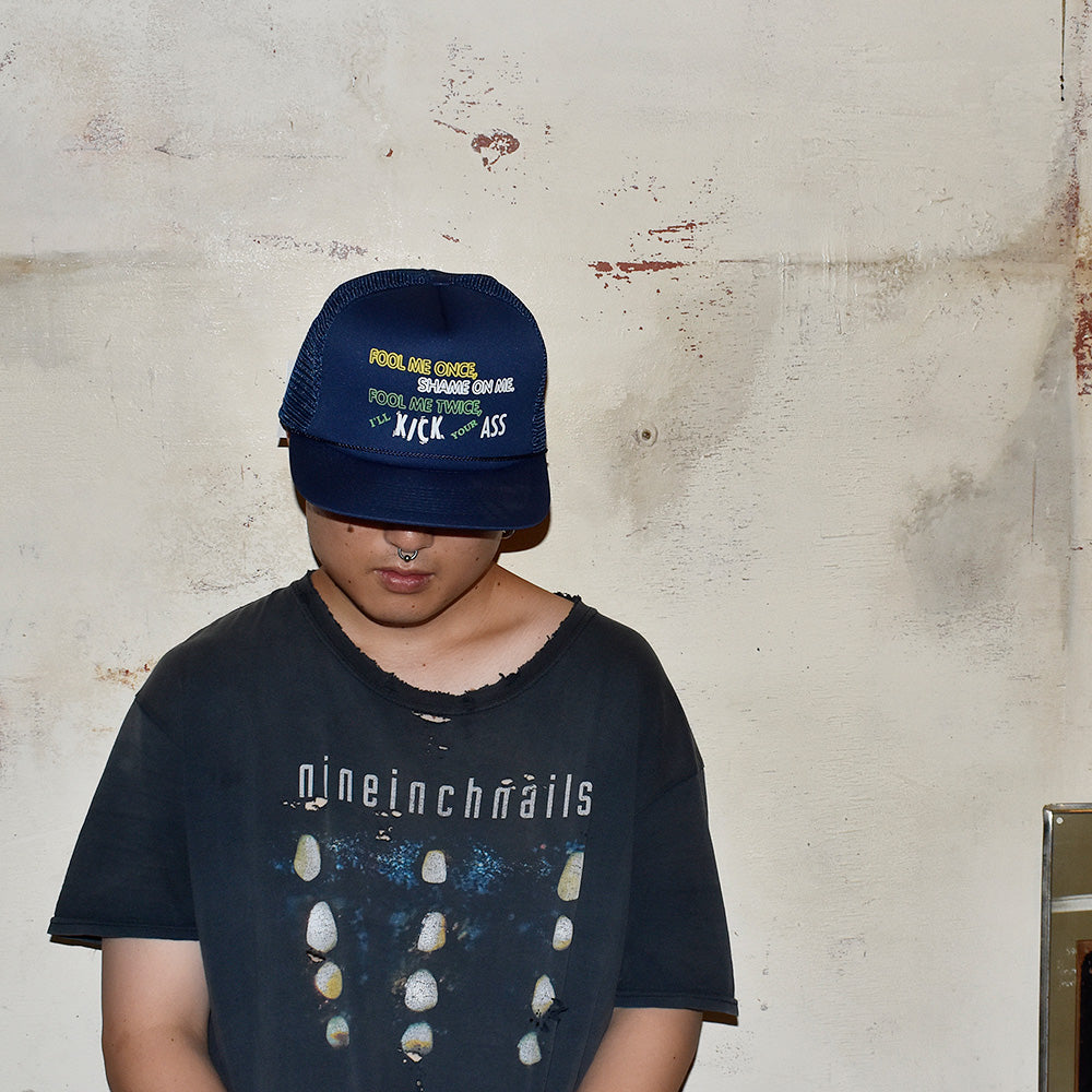 90's “KICK ASS” メッセージ メッシュ キャップ デッドストック 250811H