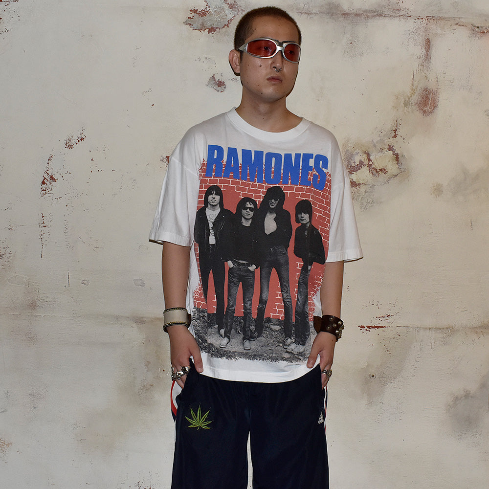 90's Ramones “Ramones“ フォト ロック Tシャツ 250716HT62
