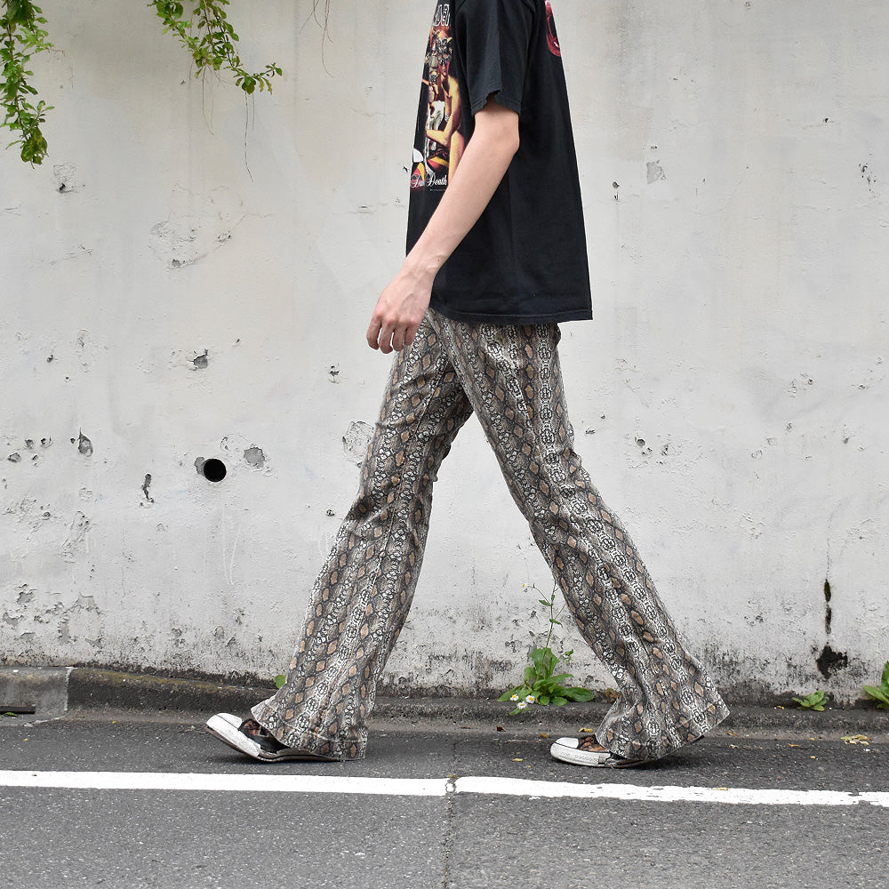 BDG Urban Outfitters スネーク柄 ストレッチ フレアパンツ 250510H