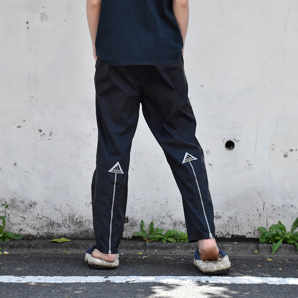 adidas バックジップ ナイロンパンツ 250514H