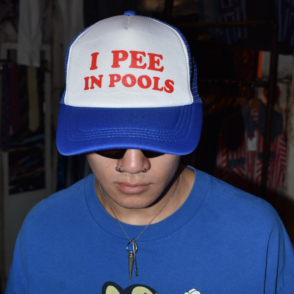 "I PEE IN POOLS" メッシュキャップ 260717H