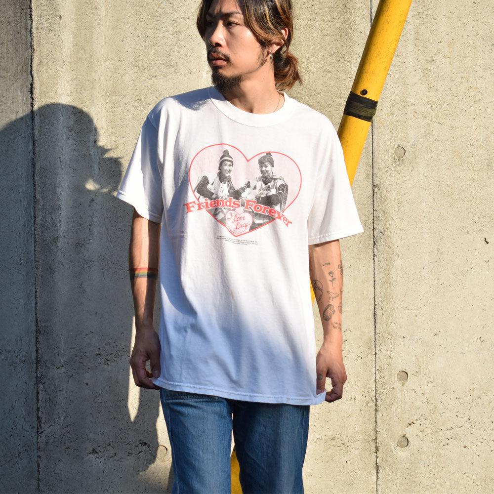 Y2K I Love Lucy “Friends Forever” コメディ ドラマ Tシャツ 230721H
