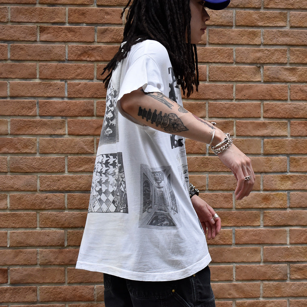 90's M.C.ESCHER マルチプリント！art Tシャツ USA製 240430H