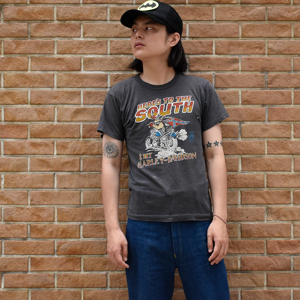 80's Harley Davidson "HERE'S TO THE SOUTH" 3D EMBLEM Tシャツ 240718H