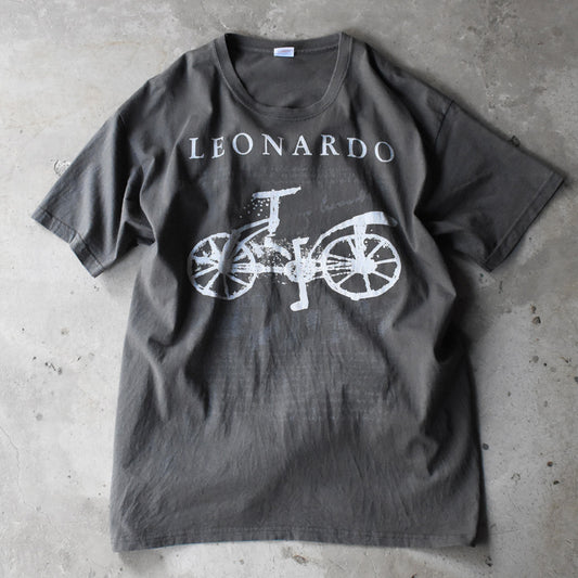 Fruit of the Loom ”LEONARDO” アート Tシャツ 250412