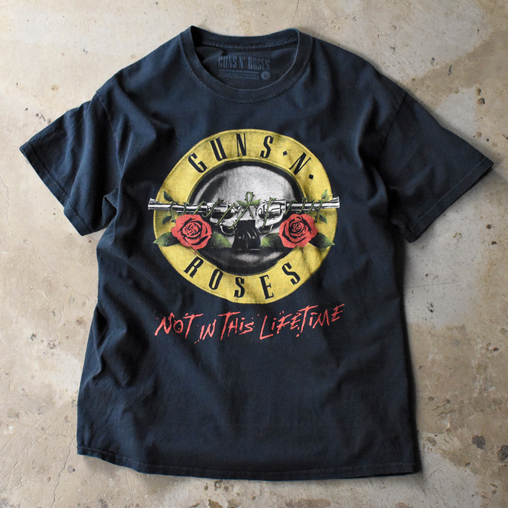 ガンズ・アンド・ローゼズ NOT IN THIS LIFETIME ツアーTシャツ バラ×銃 2016〜2019年 ブラック 古着