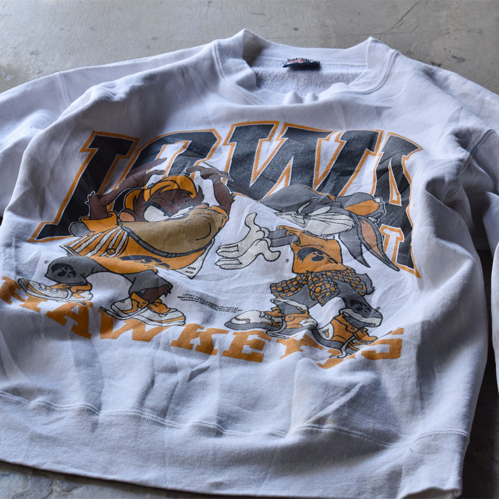 90’s Looney Tunes “IOWA HAWKEYES” 両面プリント！ スウェット USA製 231021