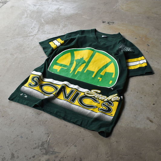 90's　"NBA Seattle Supersonics/シアトル・スーパーソニックス" AOP！ゲーム Tシャツ　USA製　230617