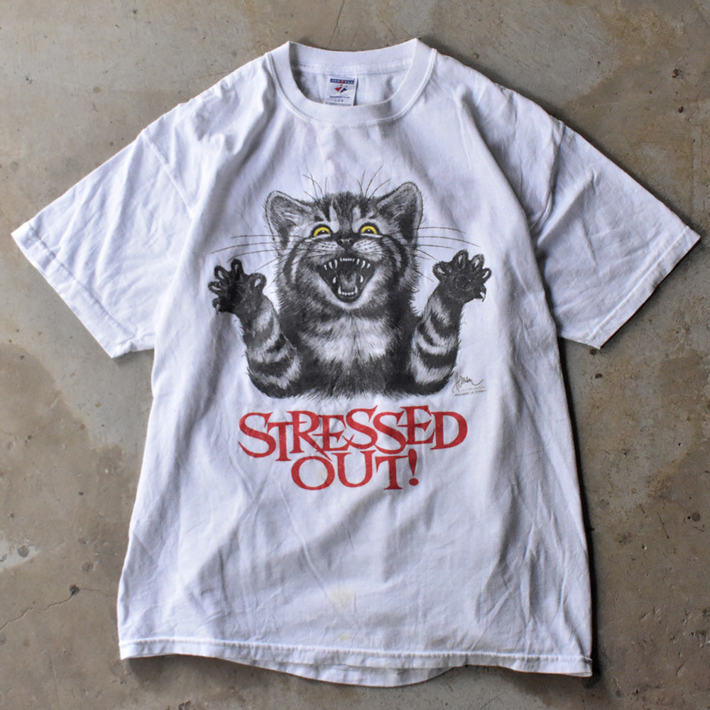 JERZEES “STRESSED OUT” ネコ アニマルプリント Tシャツ 240521