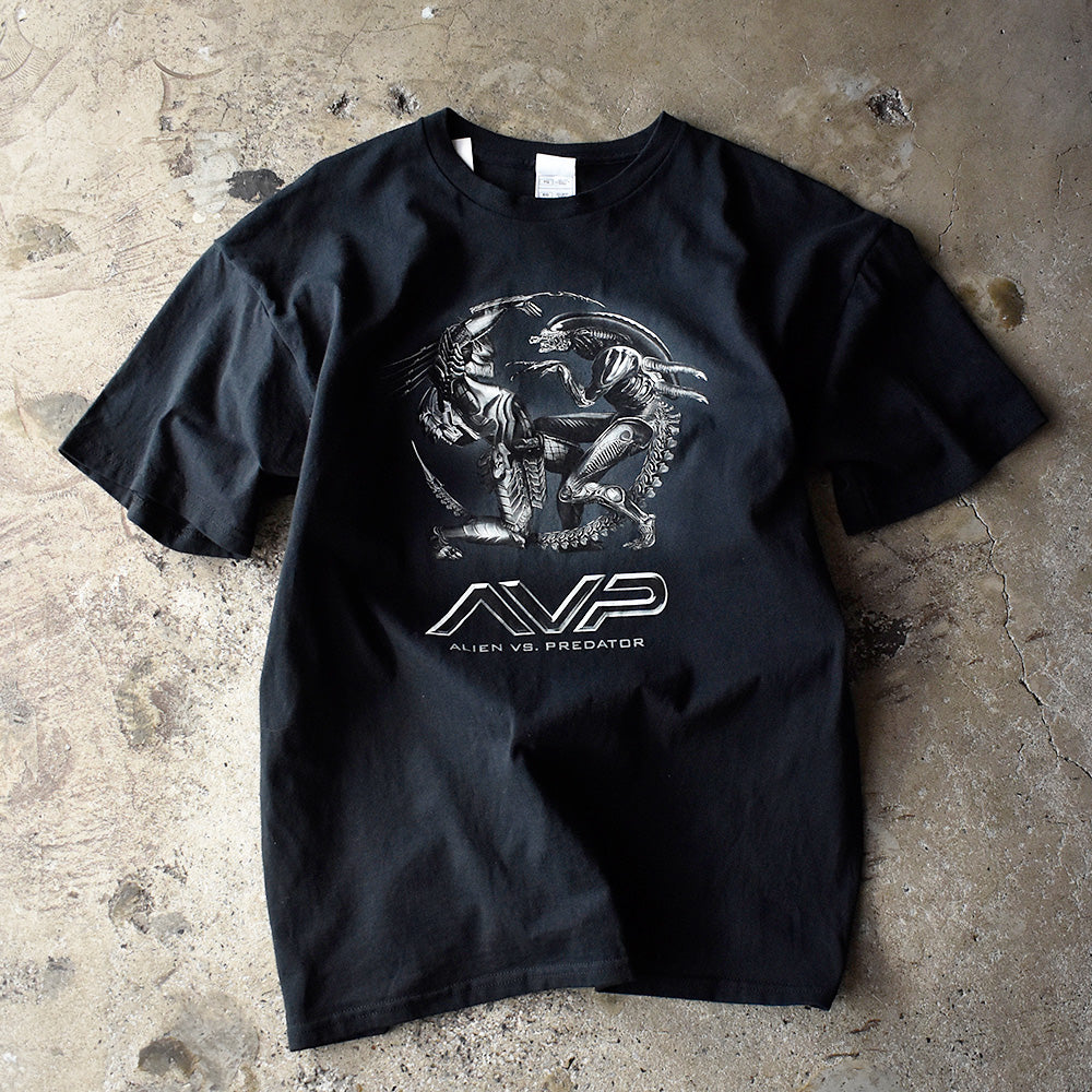 Y2K “Alien vs. Predator” movie Tシャツ 240412H