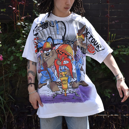 90's Looney Tunes AOP! 海外アニメ キャラ Tシャツ 230426H