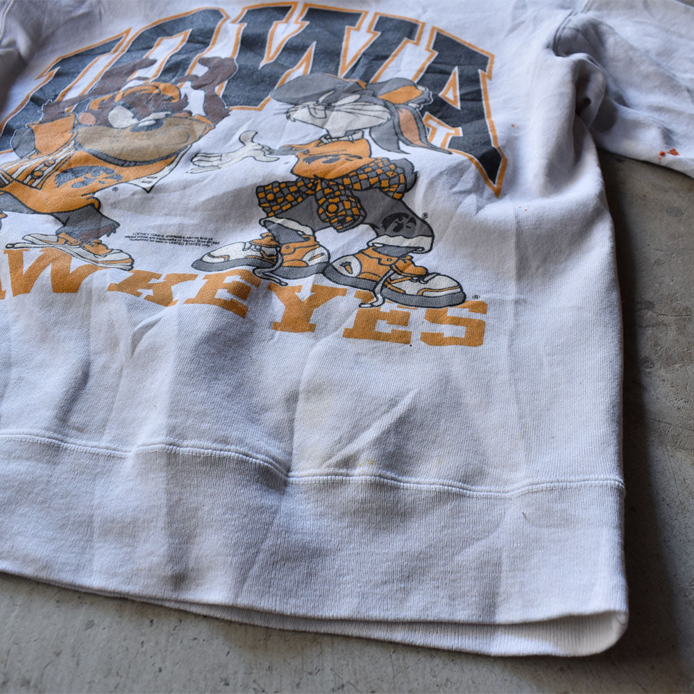 90’s Looney Tunes “IOWA HAWKEYES” 両面プリント！ スウェット USA製 231021