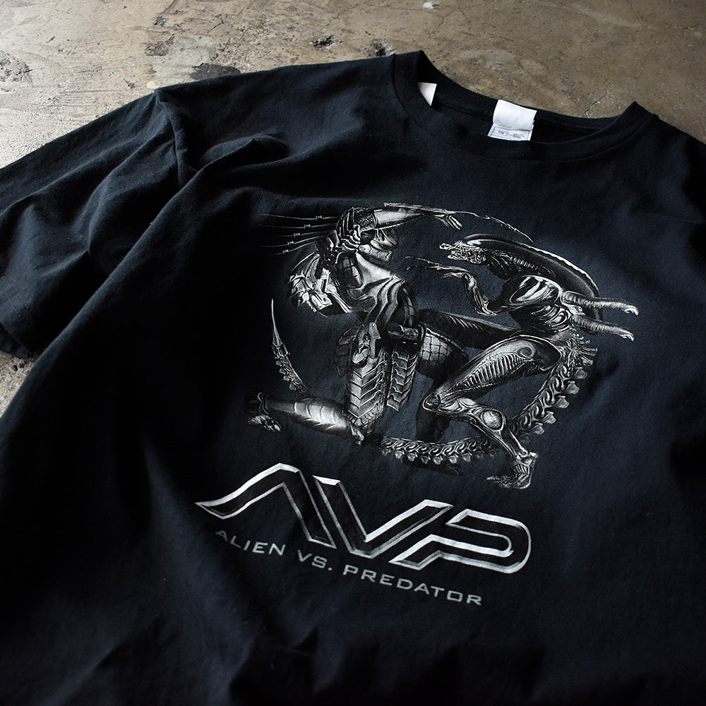 エイリアンVSプレデター ムービーTシャツ 2004年 ブラック シルバープリント 古着
