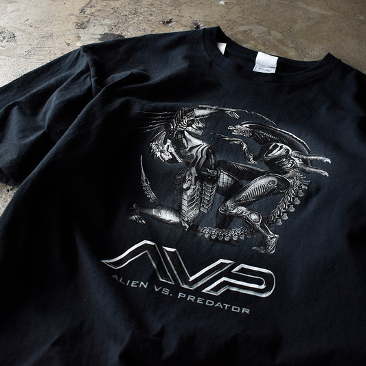 Y2K “Alien vs. Predator” movie Tシャツ 240412H