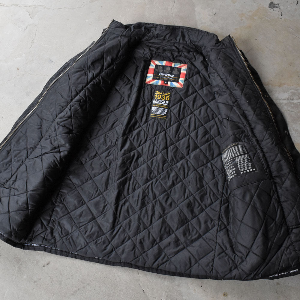 Barbour International “Gauge” オイルド コットンジャケット 251031H