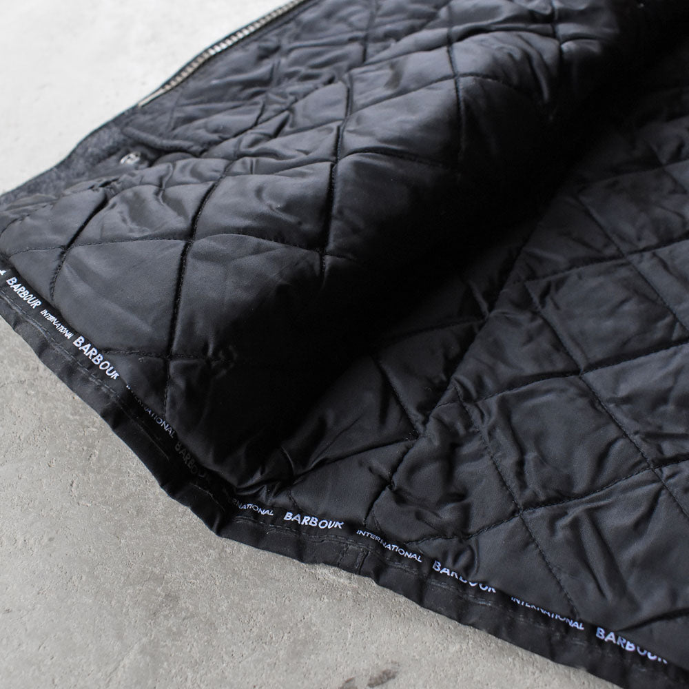 Barbour International “Gauge” オイルド コットンジャケット 251031H