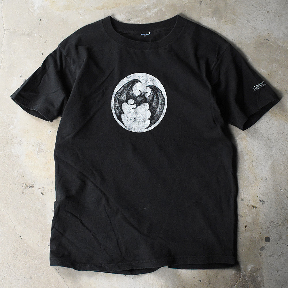 “Bat Moon Dracula by Edward Gorey” 挿絵 アート Tシャツ 240716
