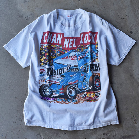 Y2K Bristol Outlaws “CHANNEL LOCK CHALLENGE” レーシングTシャツ 230806