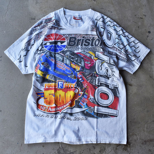 Y2K CHASE AUTHENTICS “Bristol Motor Speedway” AOP! レーシングTシャツ 230711