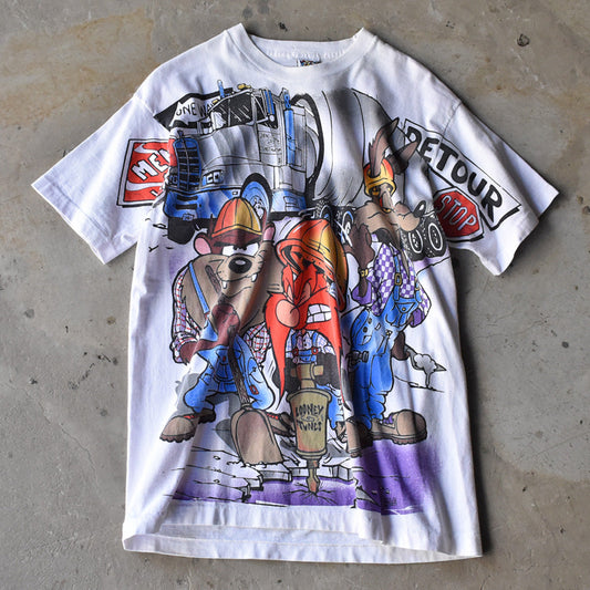 90's Looney Tunes/ルーニー・テューンズ "BUILT TOUGH" AOP Tシャツ USA製 230827