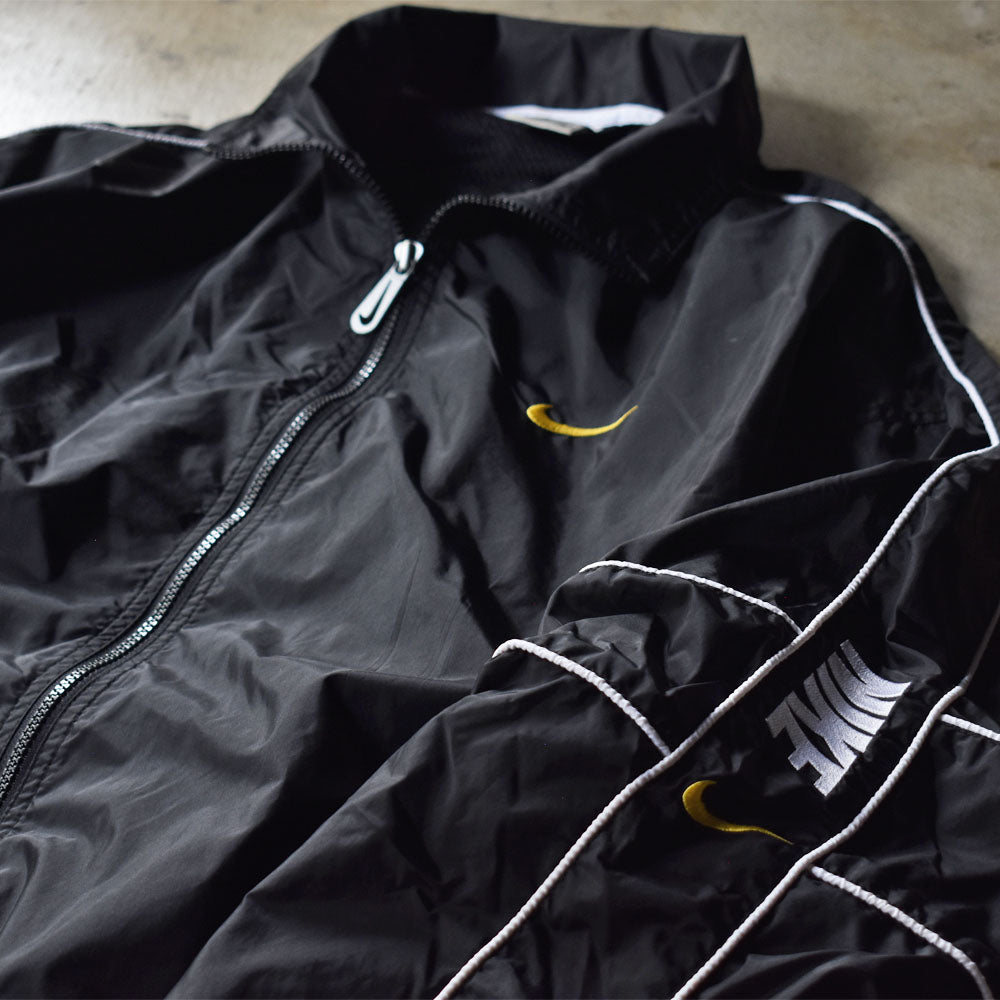 NIKE Swoosh Nylon jacket 刺繍ロゴ ナイロンジャケット 90's NIKE swoosh 刺繍ロゴ ナイロンジャケット 230814 – LABORATORY®