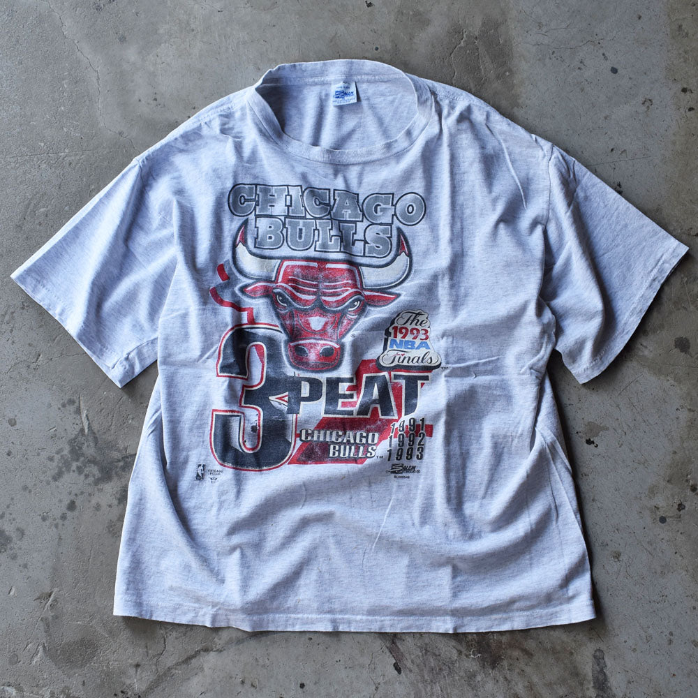 90's　NBA Chicago Bulls/シカゴ・ブルズ “3PEAT” Tシャツ　USA製　230717