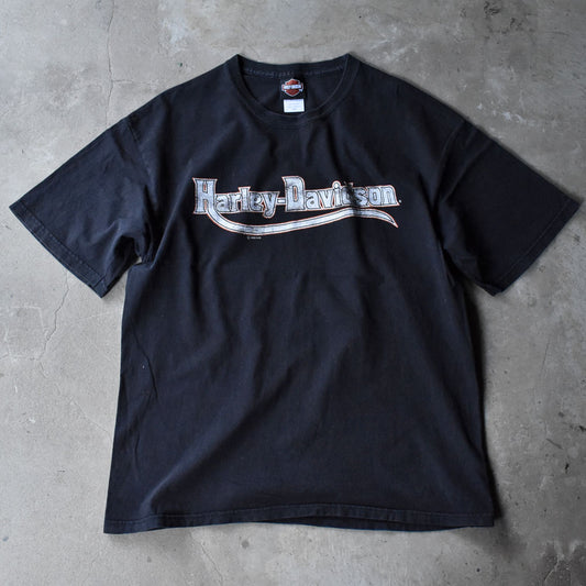 Y2K Harley-Davidson “BALDWIN PARK, CALIFORNIA” 両面プリント Tシャツ 240720