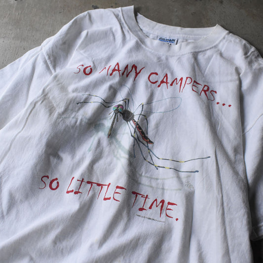 “So Many Campers So Little Time” モスキート 蚊 プリント Tシャツ 240708