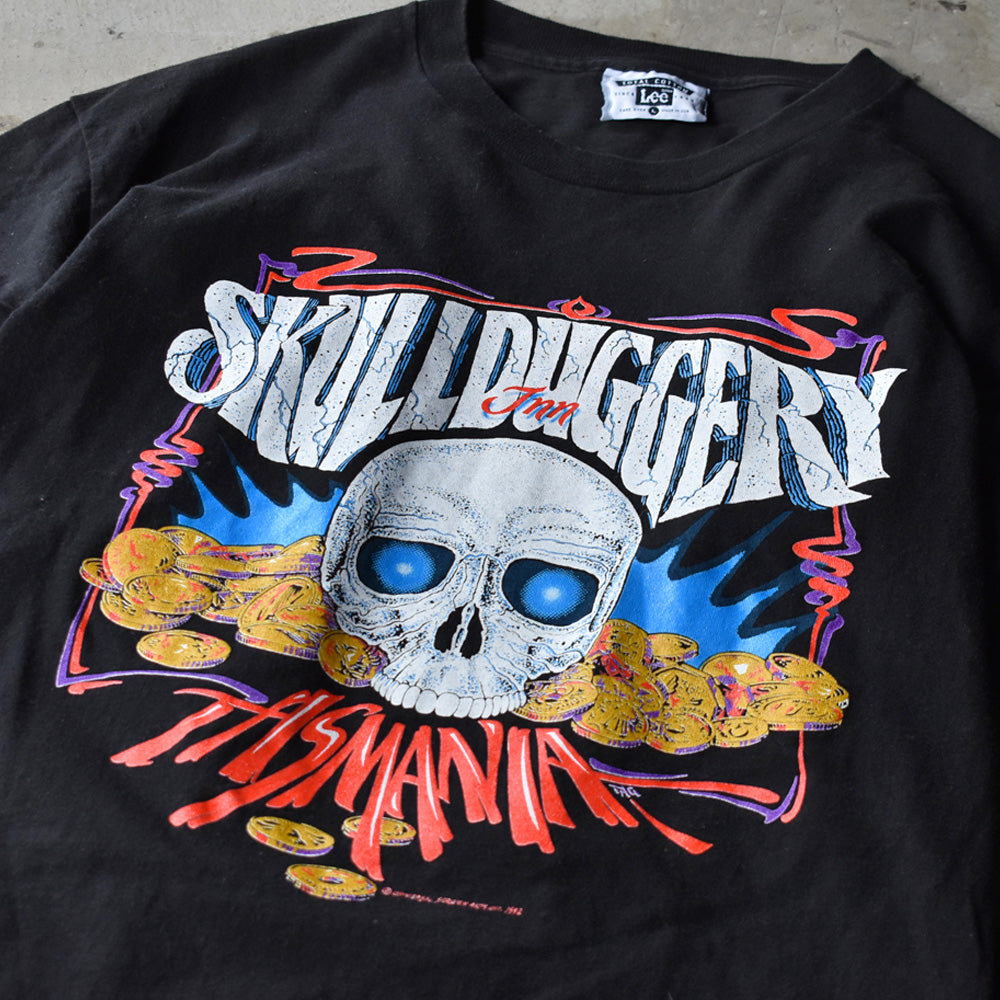 90's　Lee “Skullduggery Inn Tasmania” ドクロ Tシャツ　USA製　230622