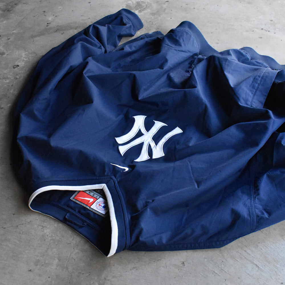 NIKE "MLB New York Yankees" センターロゴ！ ナイロンプルオーバー 241203