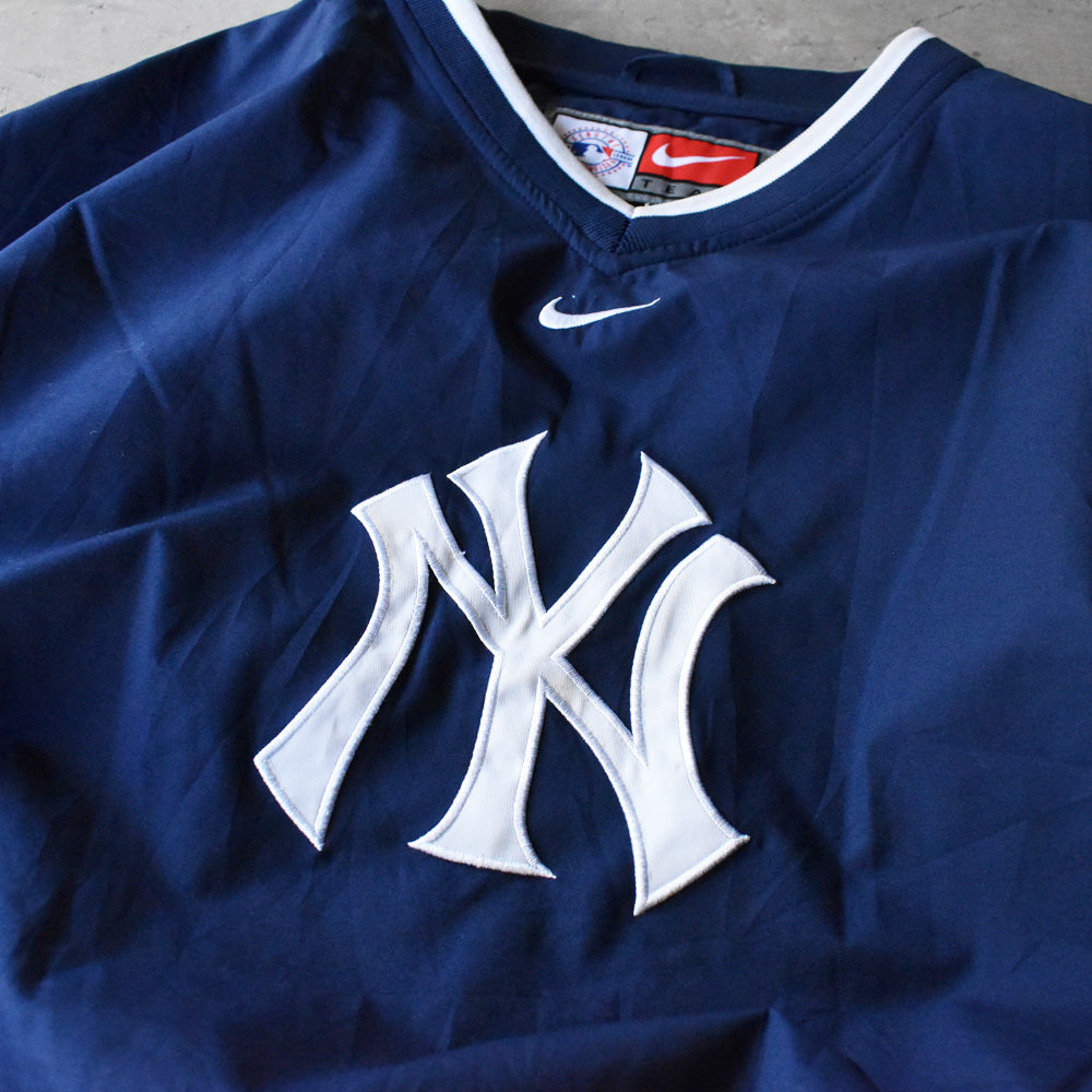 NIKE "MLB New York Yankees" センターロゴ！ ナイロンプルオーバー 241203