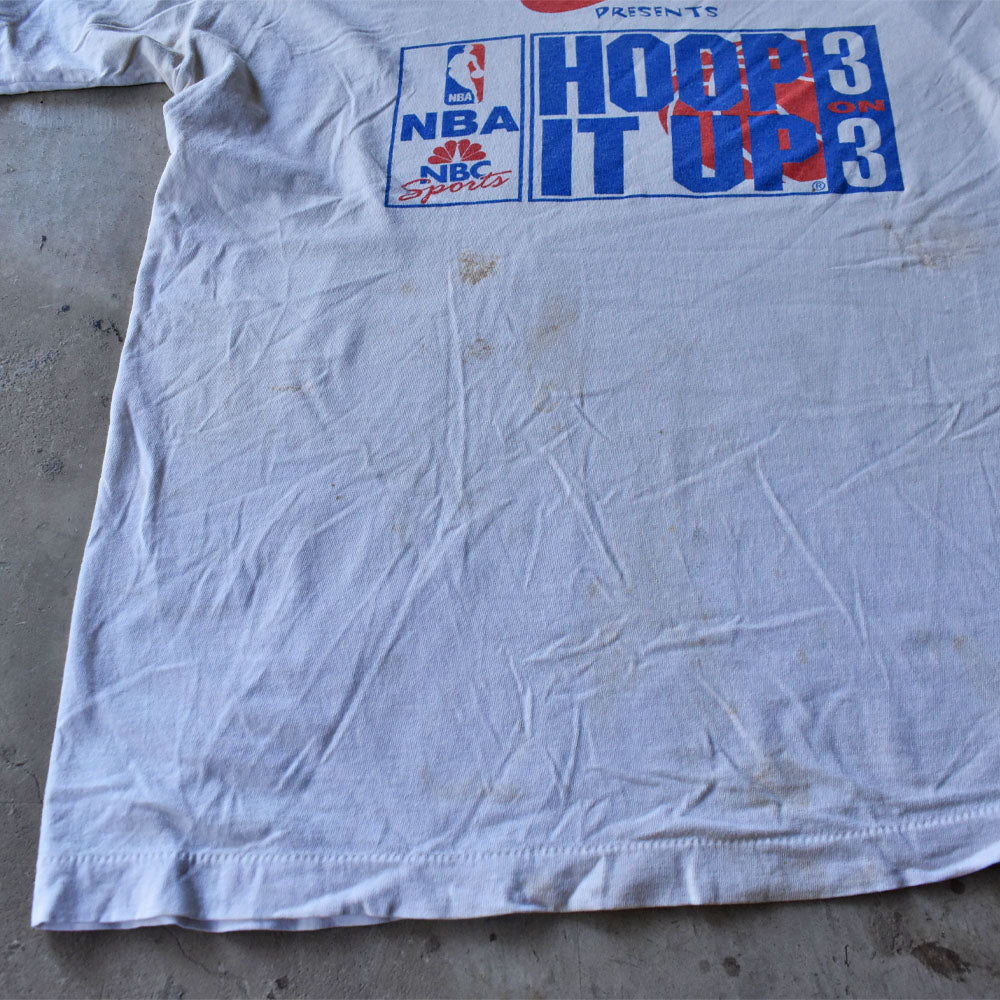 90's NIKE “NBA WORLD TOUR HOOP IT UP 3 ON 3” 両面プリント企業ロゴ Tシャツ 240729