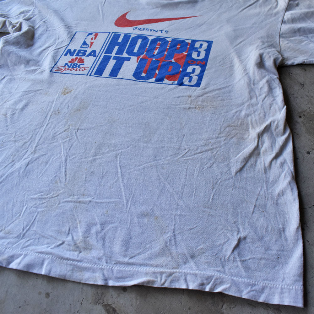 90's NIKE “NBA WORLD TOUR HOOP IT UP 3 ON 3” 両面プリント企業ロゴ Tシャツ 240729