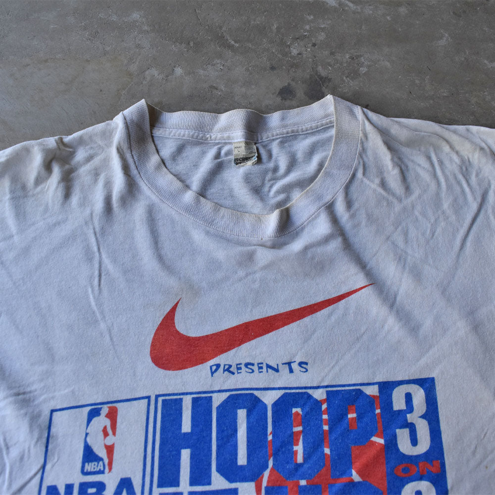 90's NIKE “NBA WORLD TOUR HOOP IT UP 3 ON 3” 両面プリント企業ロゴ Tシャツ 240729